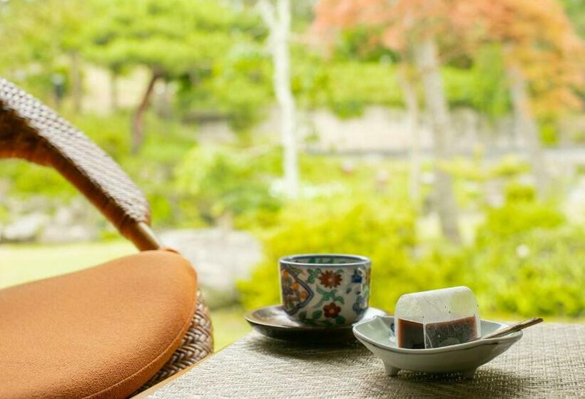 Quarto superior, Hagoromo