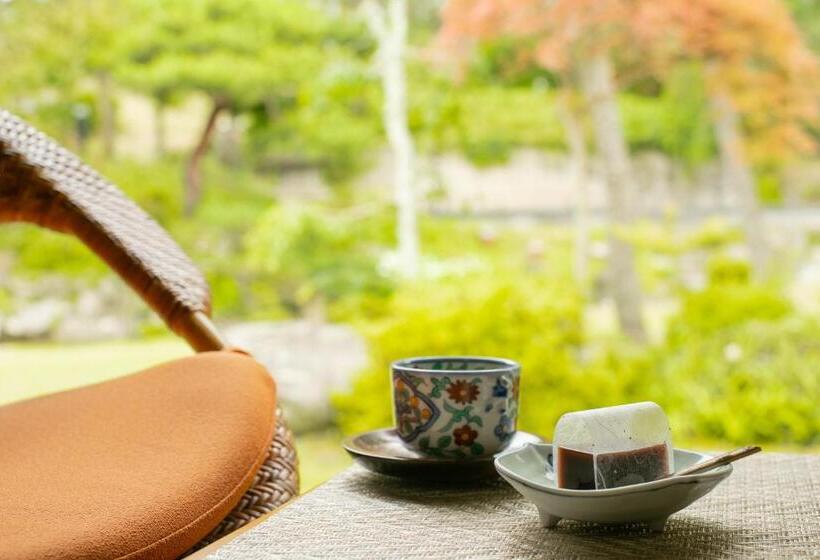 Quarto superior vista jardim, Hagoromo