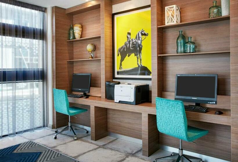 חדר סטנדרט מותאם לאדם עם מוגבלויות, Hampton by Hilton Glasgow Central