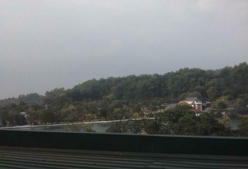 Deluxe Zimmer, Heaven Seven Kandy