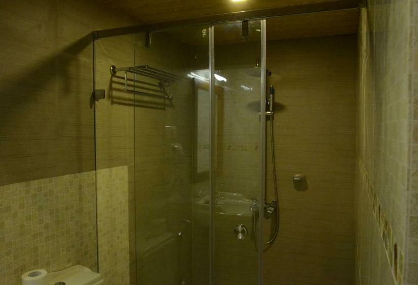 Deluxe Zimmer, Heaven Seven Kandy