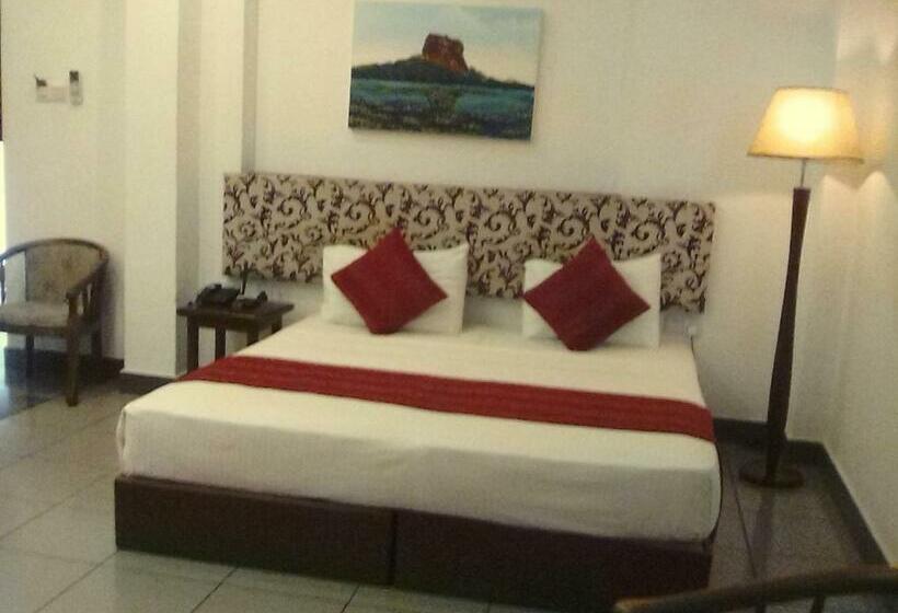 3-Bett-Standardzimmer, Heaven Seven Kandy