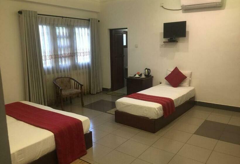 3-Bett-Standardzimmer, Heaven Seven Kandy