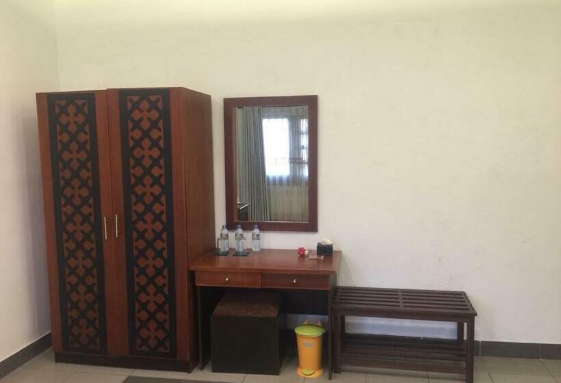 3-Bett-Standardzimmer, Heaven Seven Kandy