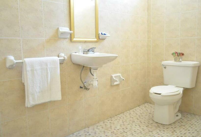 חדר סטנדרט לשלושה, San Carlos