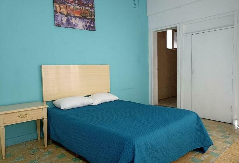 חדר סטנדרט לשלושה, San Carlos