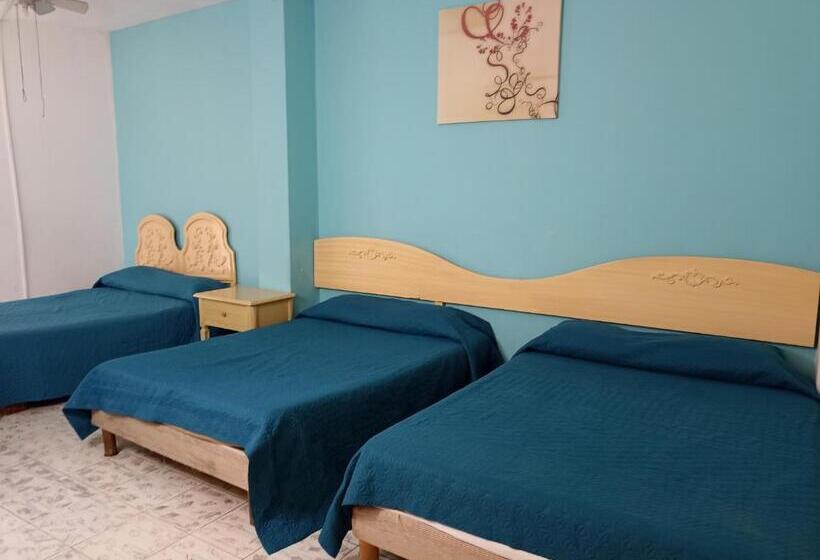 חדר משפחתי, San Carlos