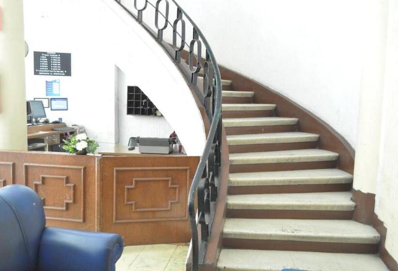 חדר משפחתי, San Carlos