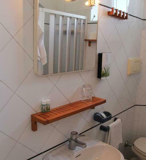 اتاق اکونومی, Villa Cecilia