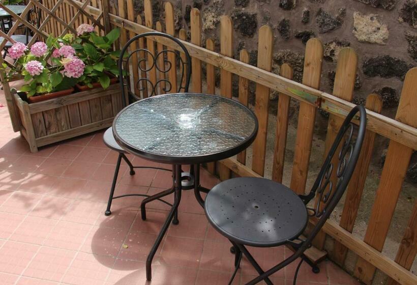 اتاق اکونومی, Villa Cecilia