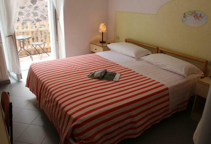 اتاق اکونومی, Villa Cecilia