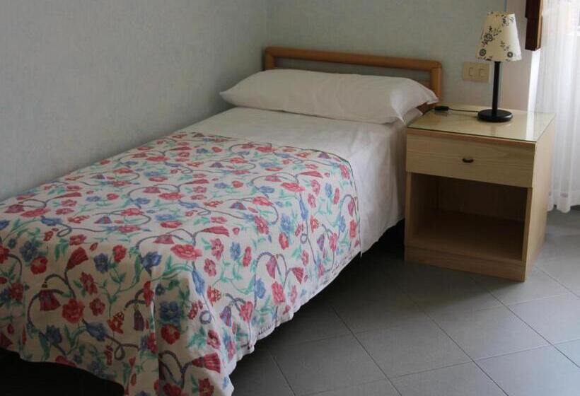 اتاق استاندارد یک نفره, Villa Cecilia