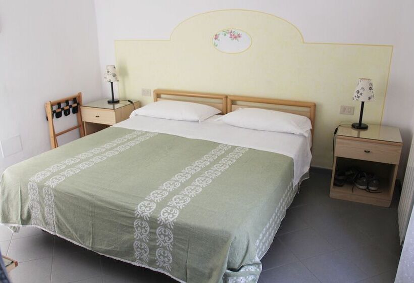 اتاق اکونومی, Villa Cecilia