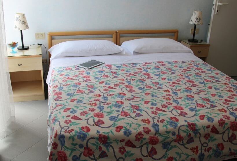 اتاق اکونومی, Villa Cecilia