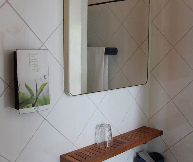 اتاق اکونومی, Villa Cecilia