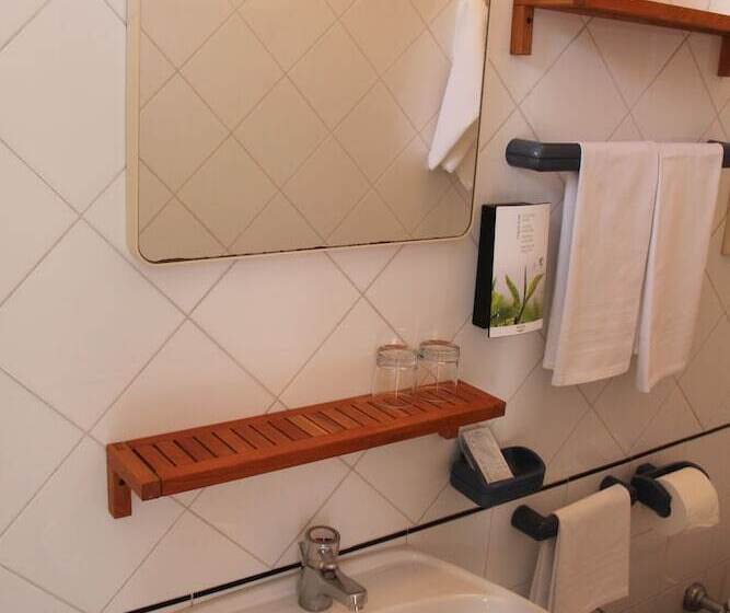 اتاق اکونومی, Villa Cecilia