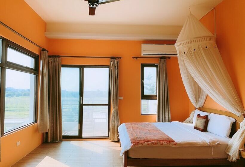 اتاق رمانتیک, Ibali Hostel