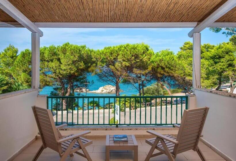 اتاق سه نفره دلوکس با چشمانداز دریا, Gattarella Family Resort Standard Half Board à Buffet