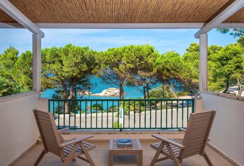 اتاق سه نفره دلوکس با چشمانداز دریا, Gattarella Family Resort Standard Half Board à Buffet