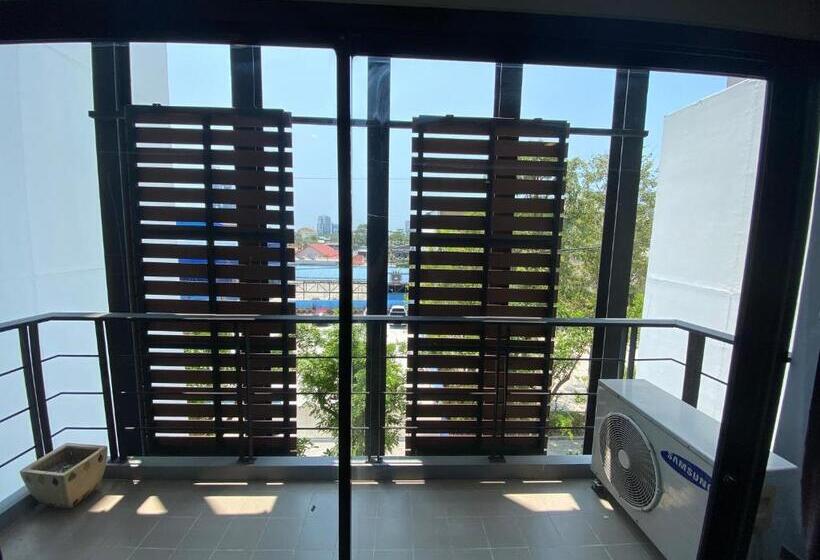 סוויטת ג'וניור עם מרפסת, Le Vernissage By Goad Avadhess Hospitality