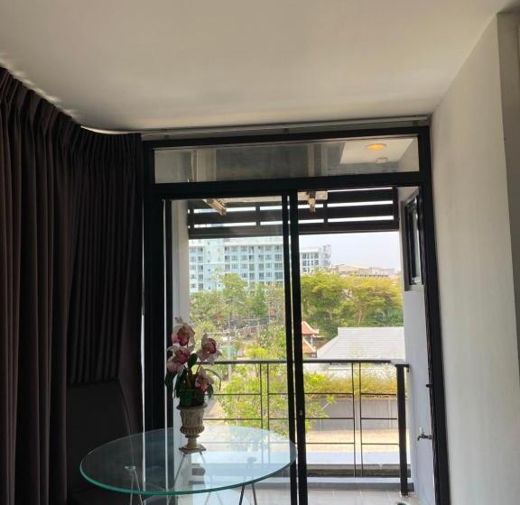 חדר סטנדרט לשלושה עם טרסה, Le Vernissage By Goad Avadhess Hospitality