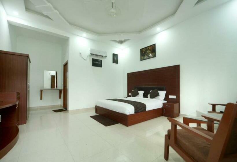 스탠다드 룸 킹사이즈 침대, Kuyal Corbett Resort