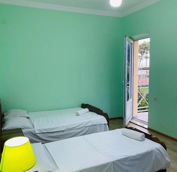 اتاق استاندارد چهار تخته, Albatros Shekvetili