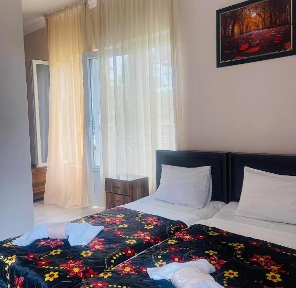 اتاق استاندارد چهارنفره با بالکن, Albatros Shekvetili