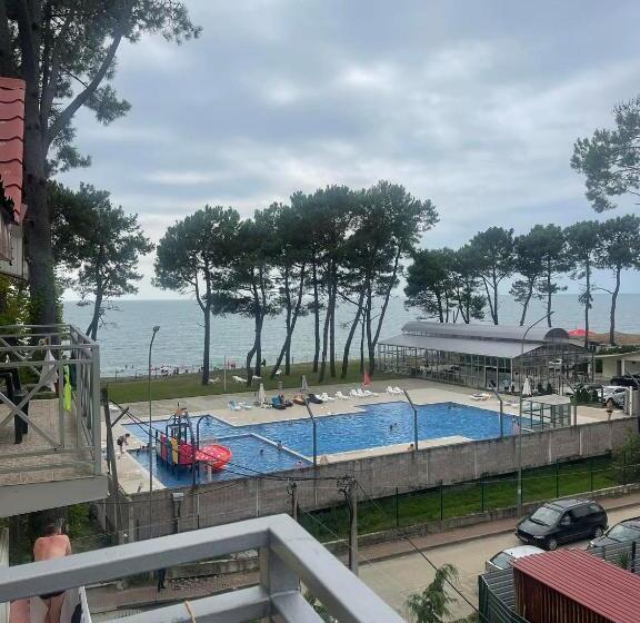 اتاق استاندارد سه تخته با بالکن, Albatros Shekvetili