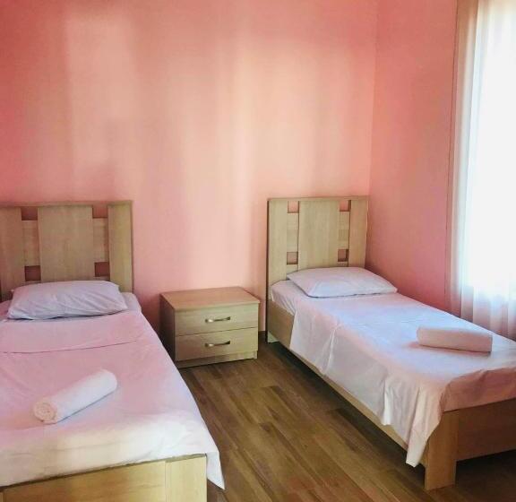 اتاق استاندارد چهار تخته, Albatros Shekvetili