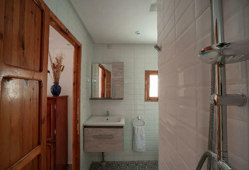 Номер Стандарт, Auberge Le Maquis