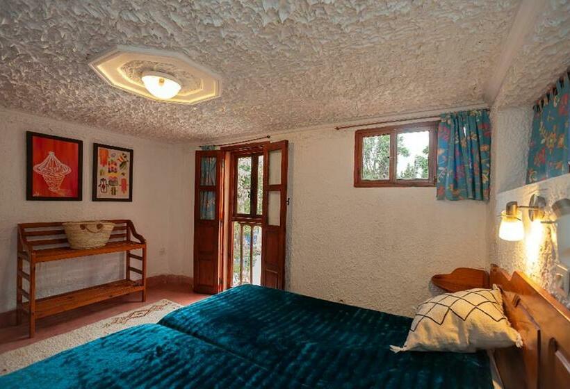 Номер Стандарт, Auberge Le Maquis