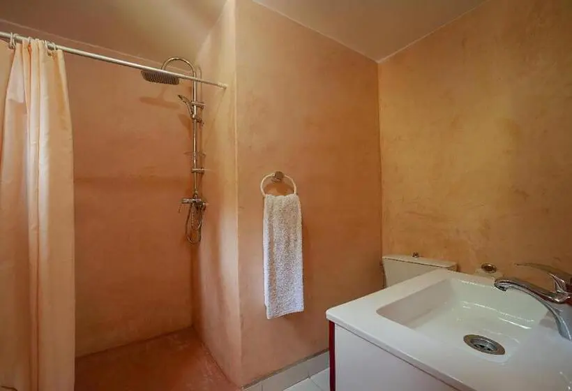 Perhehuone, Auberge Le Maquis