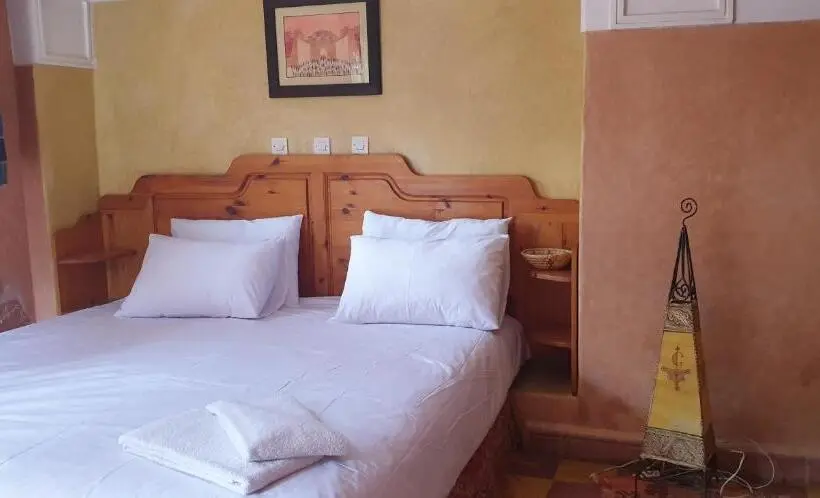 Basic Yhden Hengen Huone, Auberge Le Maquis