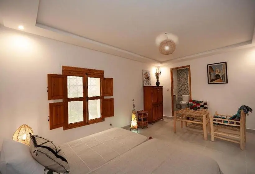 Basic Yhden Hengen Huone, Auberge Le Maquis