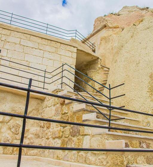 주니어 스위트, Junior Ottoman Cave