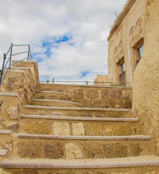 주니어 스위트, Junior Ottoman Cave