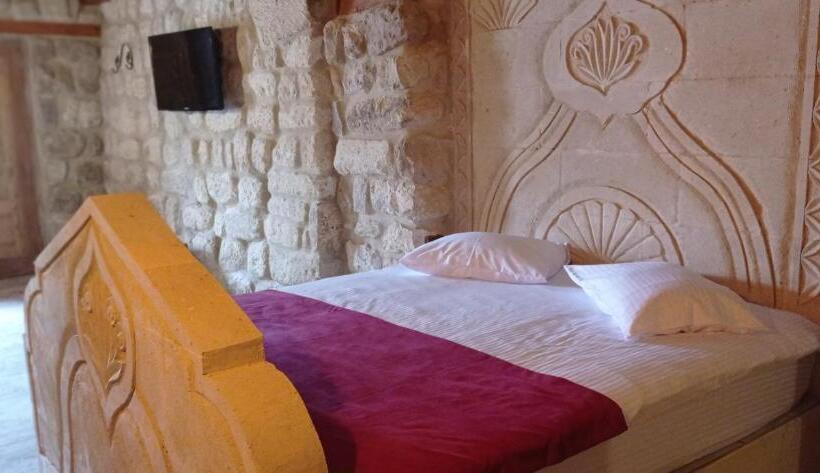 주니어 스위트, Junior Ottoman Cave