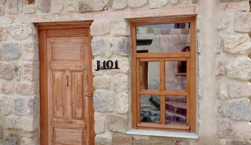 주니어 스위트, Junior Ottoman Cave