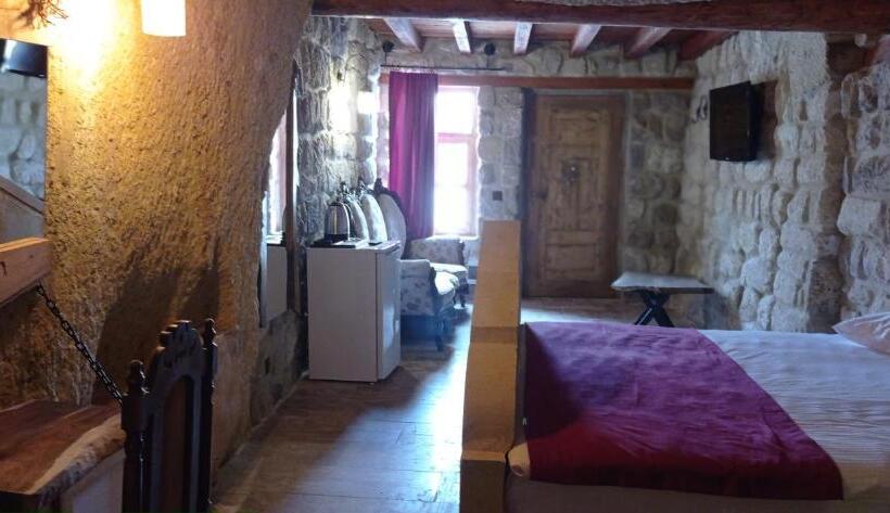 주니어 스위트, Junior Ottoman Cave