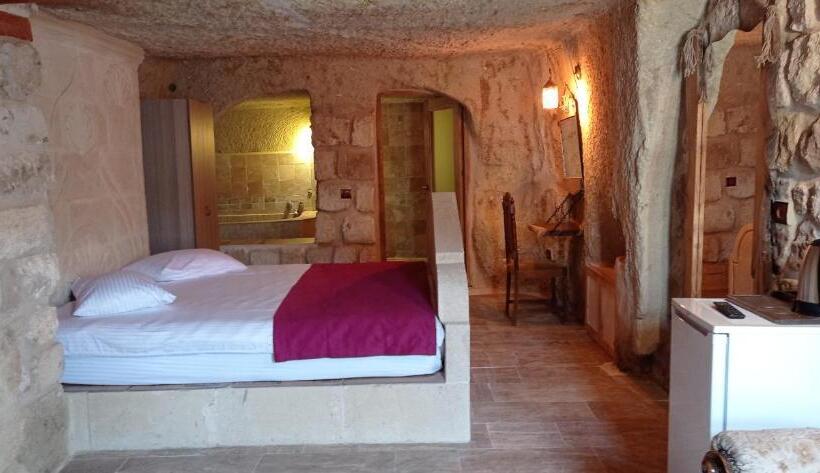 주니어 스위트, Junior Ottoman Cave