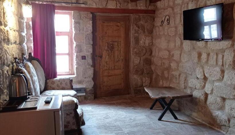 주니어 스위트, Junior Ottoman Cave