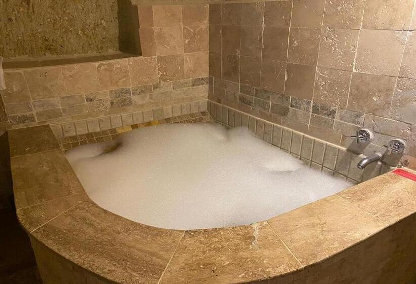 주니어 스위트, Junior Ottoman Cave