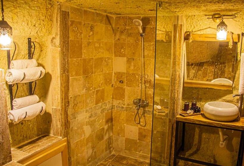 주니어 스위트, Junior Ottoman Cave