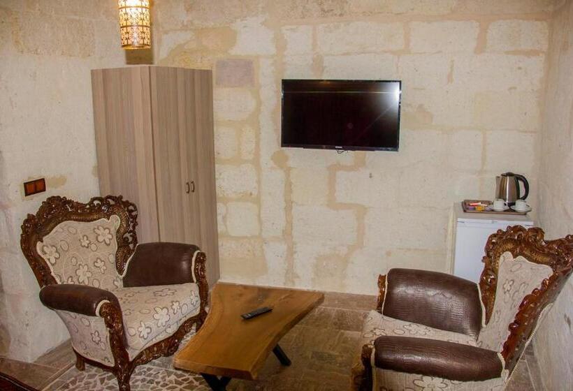 Полулюкс Вид на Сад, Junior Ottoman Cave