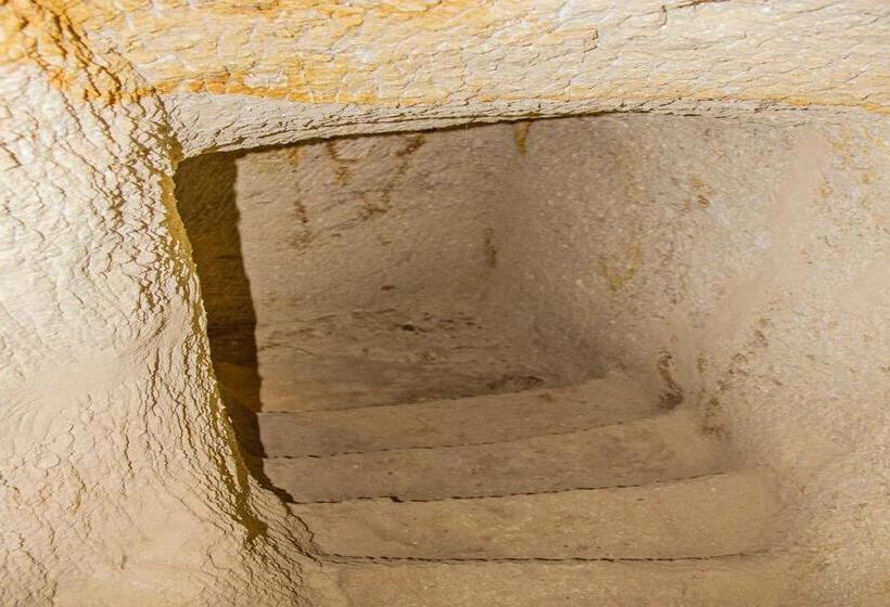 Номер Стандарт, Junior Ottoman Cave