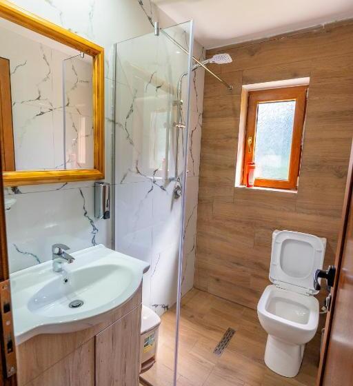 غرفة كومفورت ثلاثية, Gegest