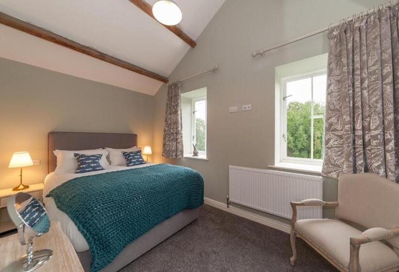 디럭스 스튜디오, The Hare And Hounds, Levens