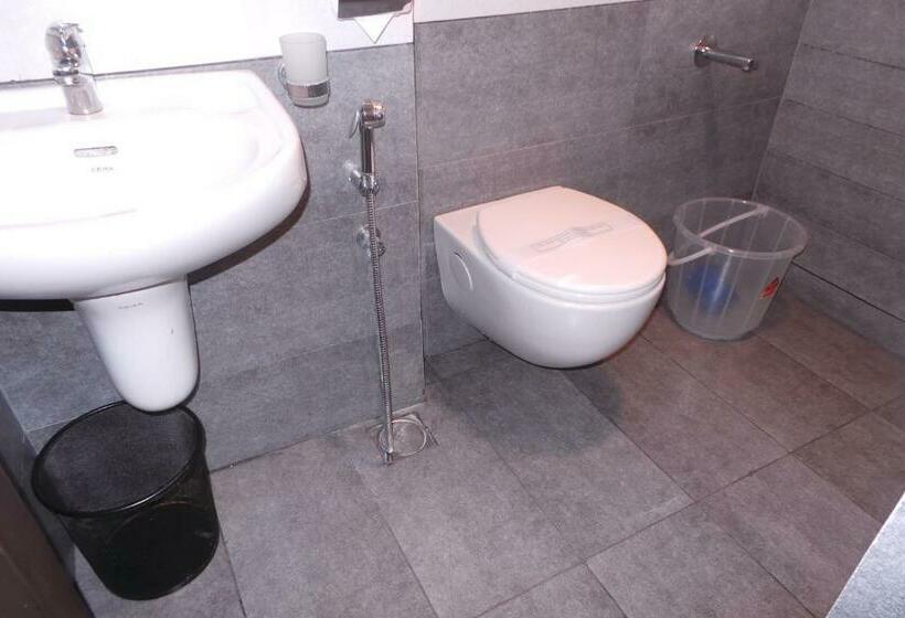 اتاق لوکس, Saas Residency