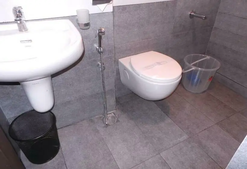 اتاق لوکس, Saas Residency